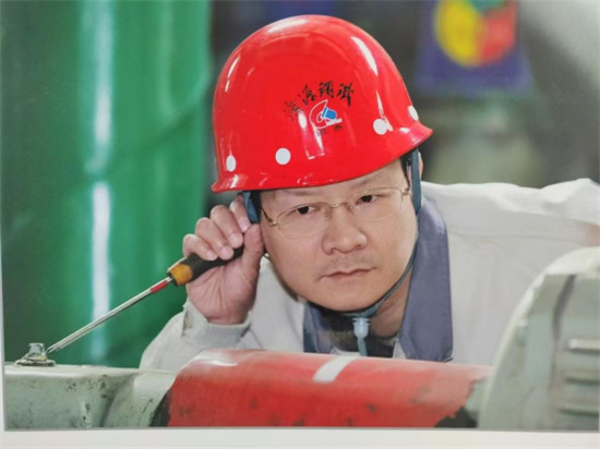 1746066451124991.jpg (官網(wǎng)、公眾號)濟(jì)源鋼鐵王洪杰榮獲“全國勞動模范”稱號303.jpg